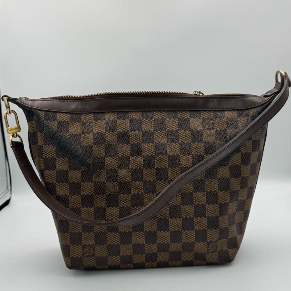 Vintage Louis Vuitton Damier Illovo
MM Shoulder Bag
